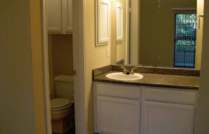 Shadows of Cottonwood Apartment Bathroom